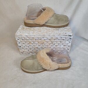 UGG Classic Sherpa Lined Slip on Slippers Beige Cabincore Size 7 Suede Comfort